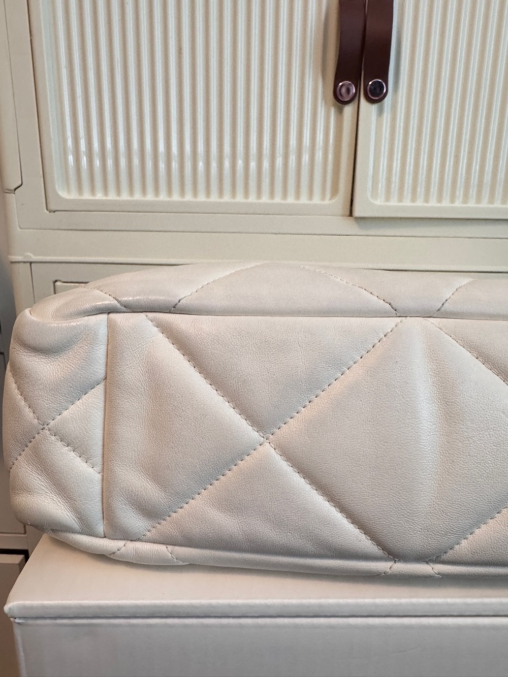 CHANEL White Quilted Leather Tote with Mixed Metal Chain Straps - Picture 11 of 13